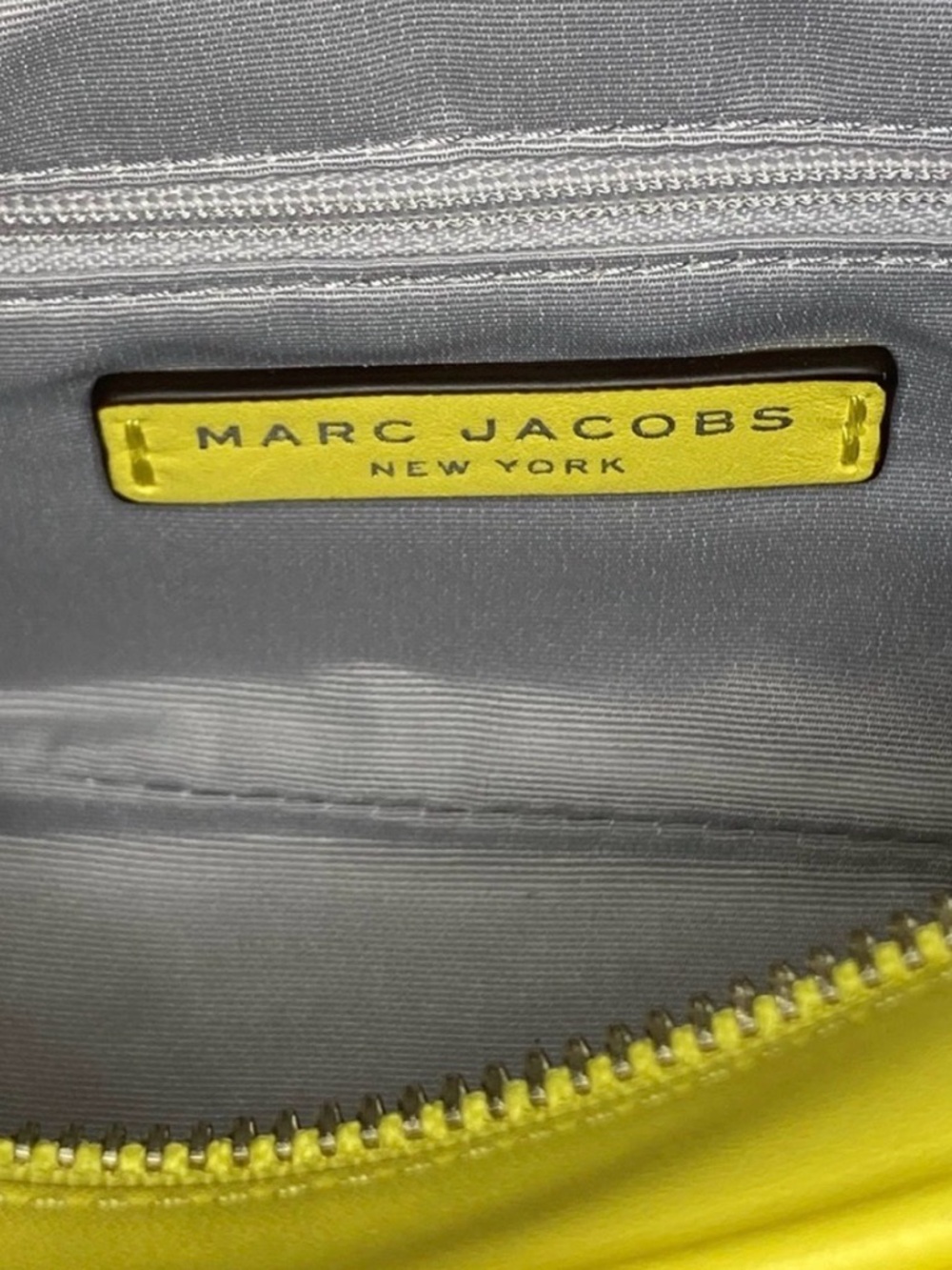 Marc Jacobs Yellow Leather Shoulder Tote with Logo - Picture 4 of 10